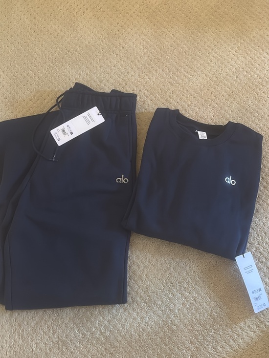 ALO Yoga Pants - Alo Navy Sweatshirt & Jogger Set Read Description